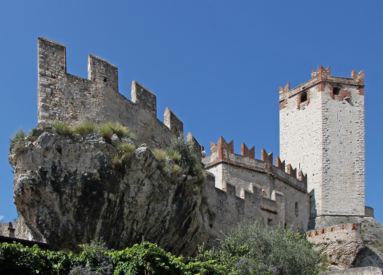 Malcesine, Castello Scaligero. by H. Zell.jpg