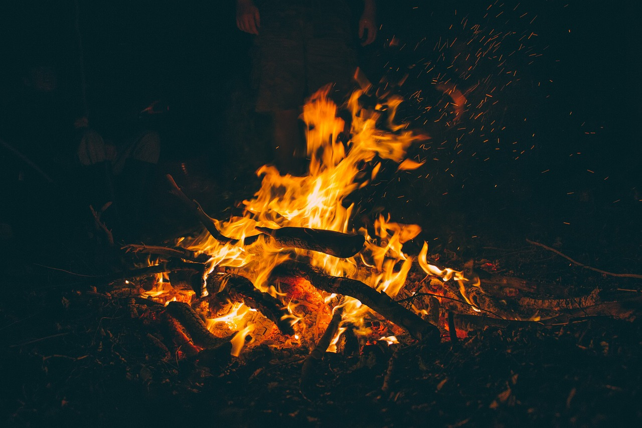 bonfire-1835829_1280.jpg