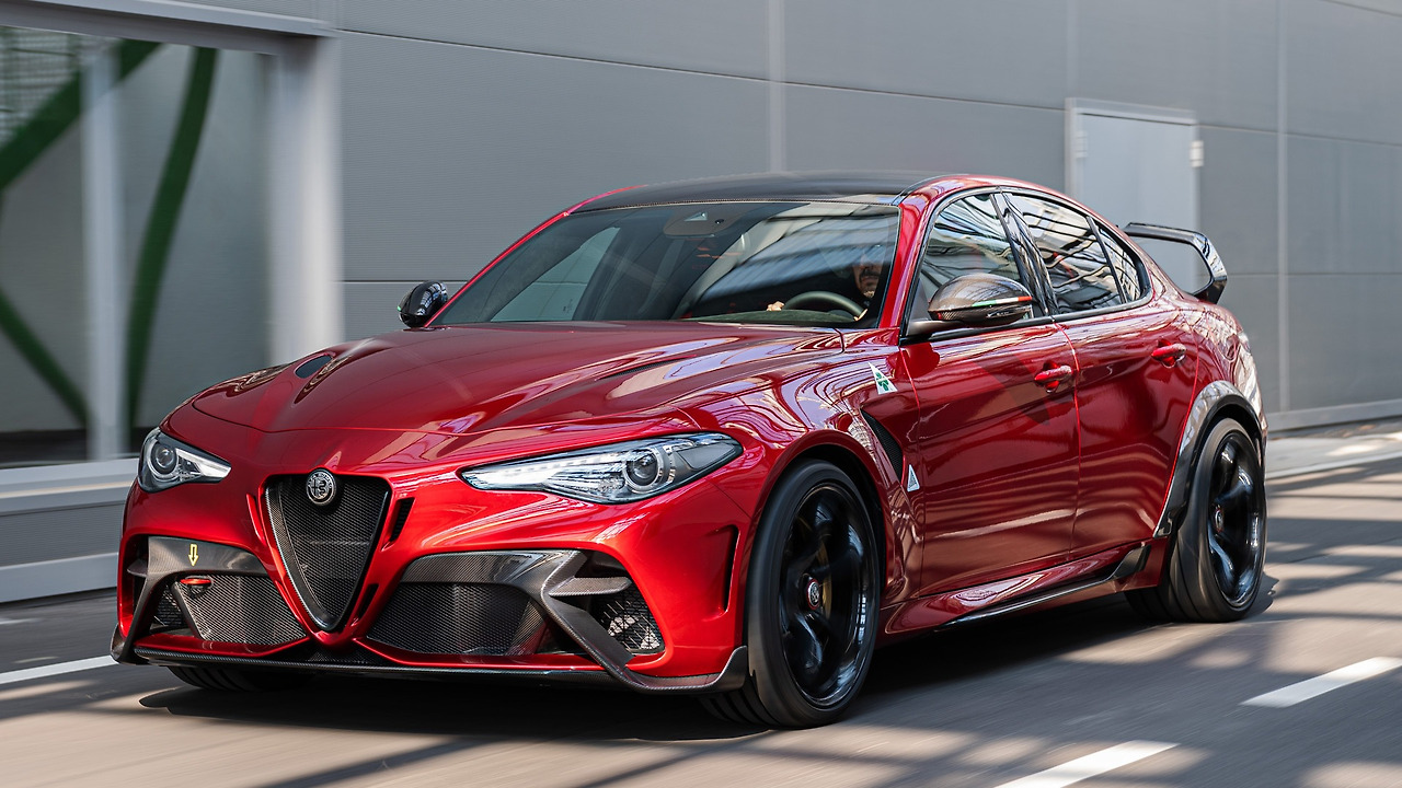 alfa-romeo-giulia_100738410.jpg