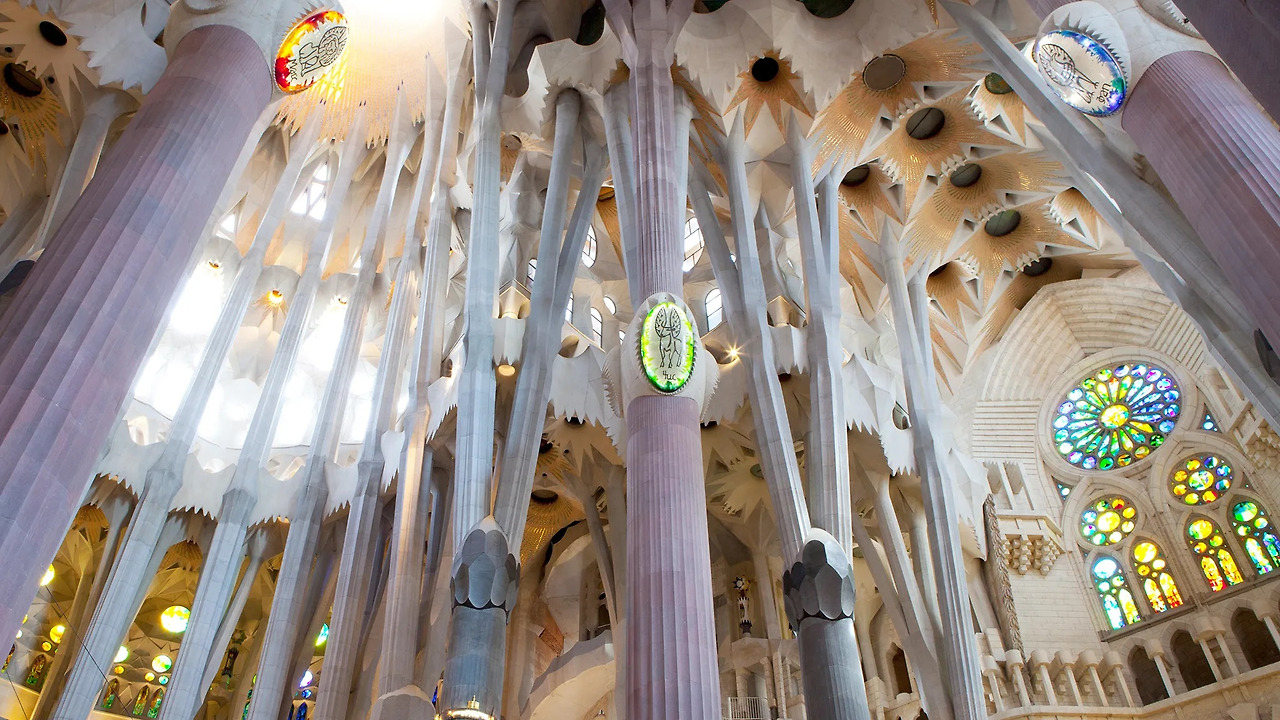 artistic-cities-barcelona-GettyImages-150793398.jpg
