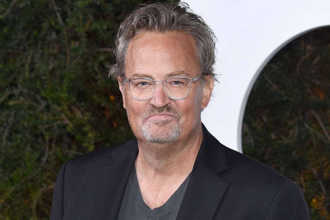matthew-perry-101623-8d006d94392c4987bce4250c4250a6e7.jpg