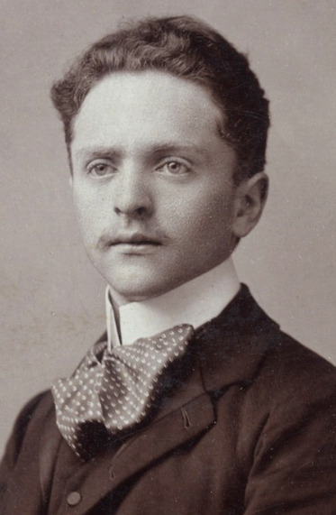 벨라 발라즈.jpg