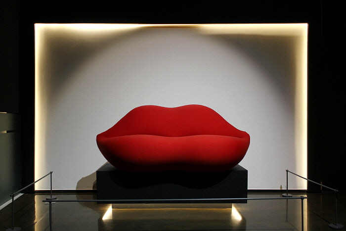 s, 230 x 72 x 80 cm.jpg