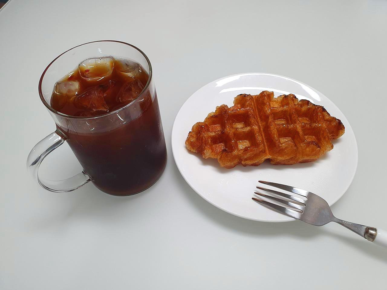 크로플, 아이스 아메리카노 사진.jpg