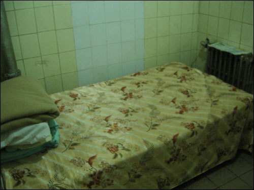 허름한 침대.jpg