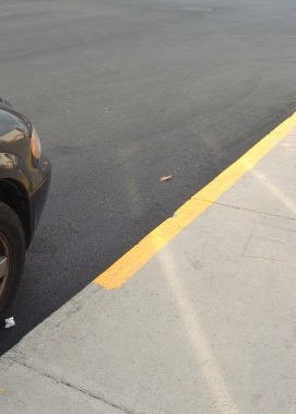 stationnement-bande-jaune.jpg
