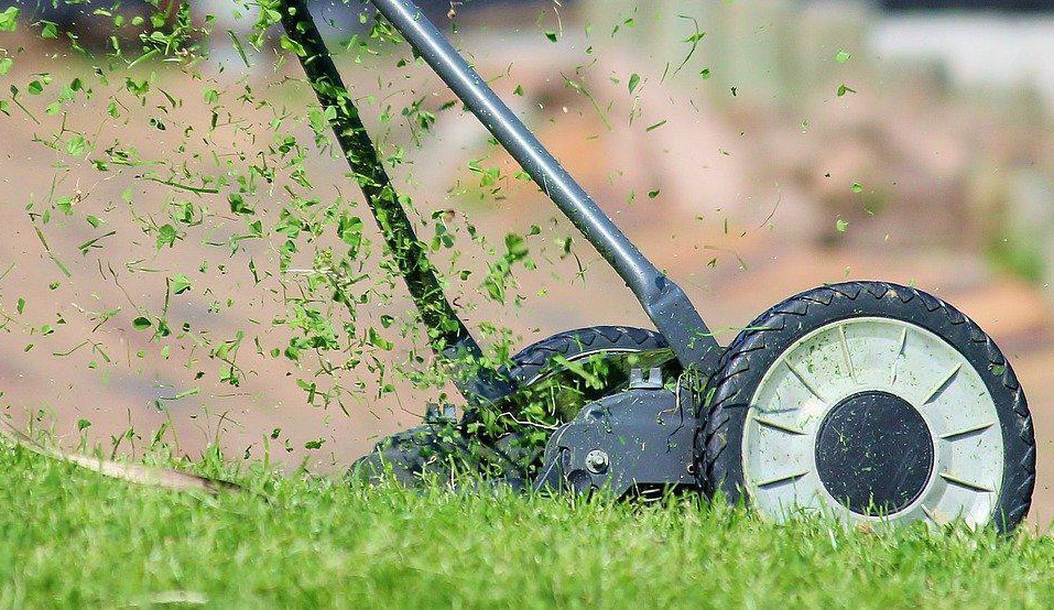 lawn-mower-ga85446967_1280.jpg