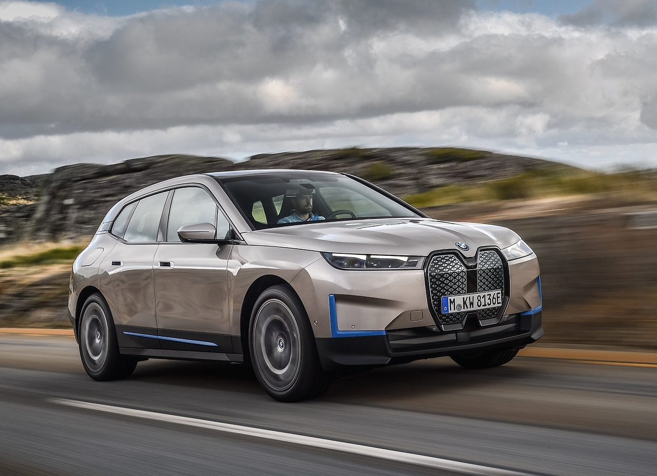 BMW-iX-2022-1600-30.jpg