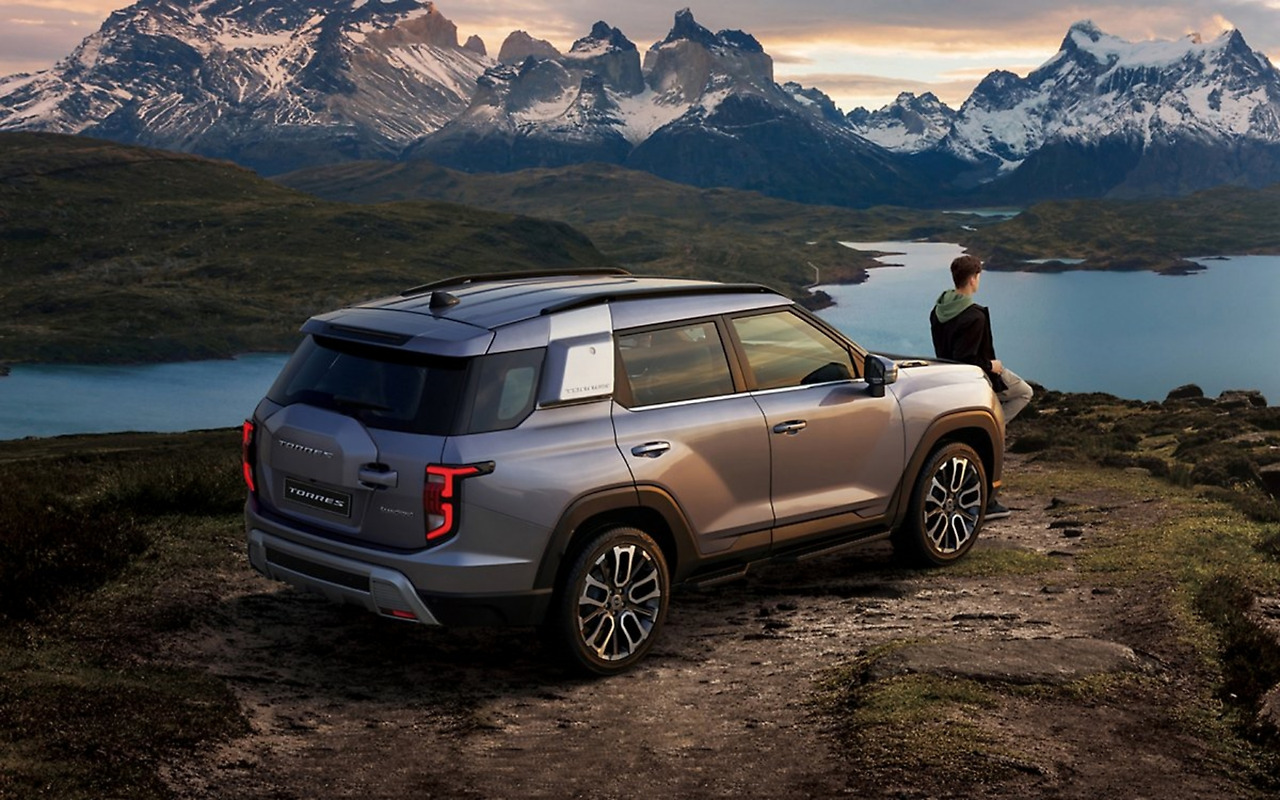 20220615_쌍용차_토레스_익스테리어_후측면 (1).jpg