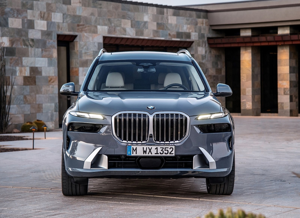 BMW-X7-2023-1600-26.jpg