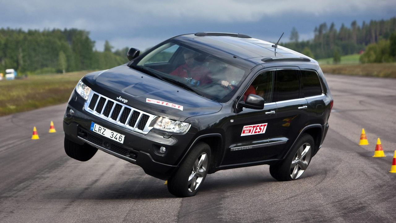 Jeep-Grand-Cherokee-fails-moose-test-2012.jpg