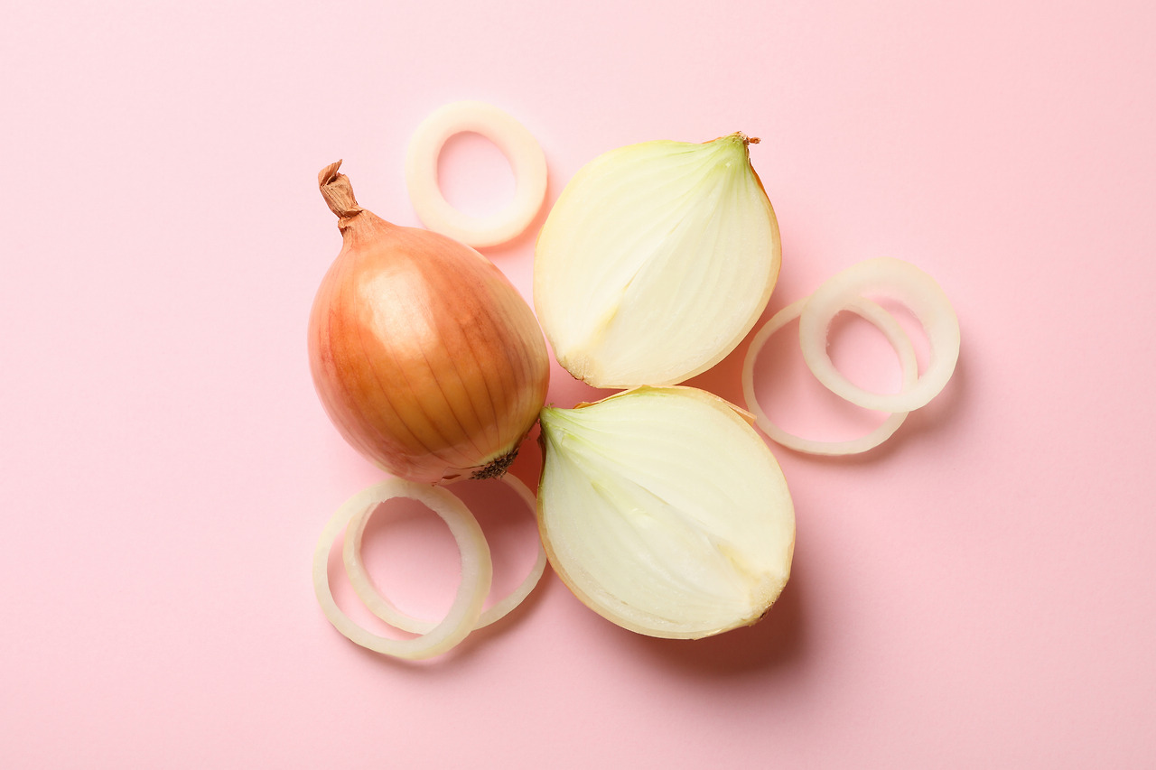 fresh-onion-on-pink-background-top-view-2023-11-27-04-53-29-utc.jpg