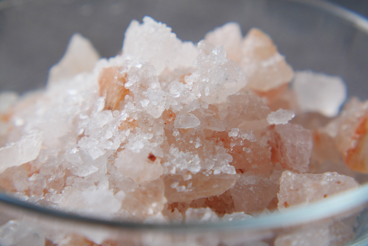 close-up-of-pink-rock-salt-in-a-bowl-on-table-2022-12-05-20-46-31-utc.jpg