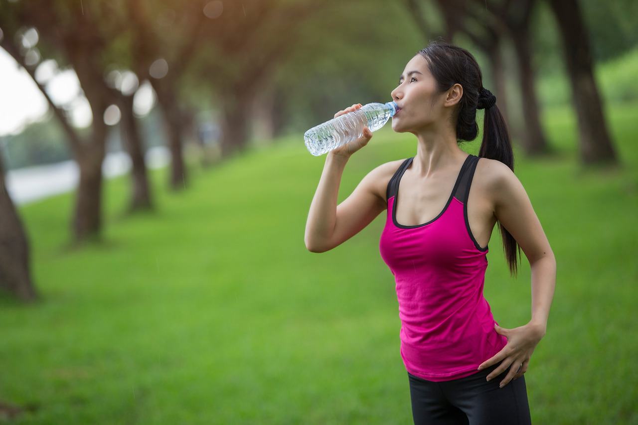 woman-drink-water-from-the-exercise-2022-10-17-21-00-09-utc.jpg