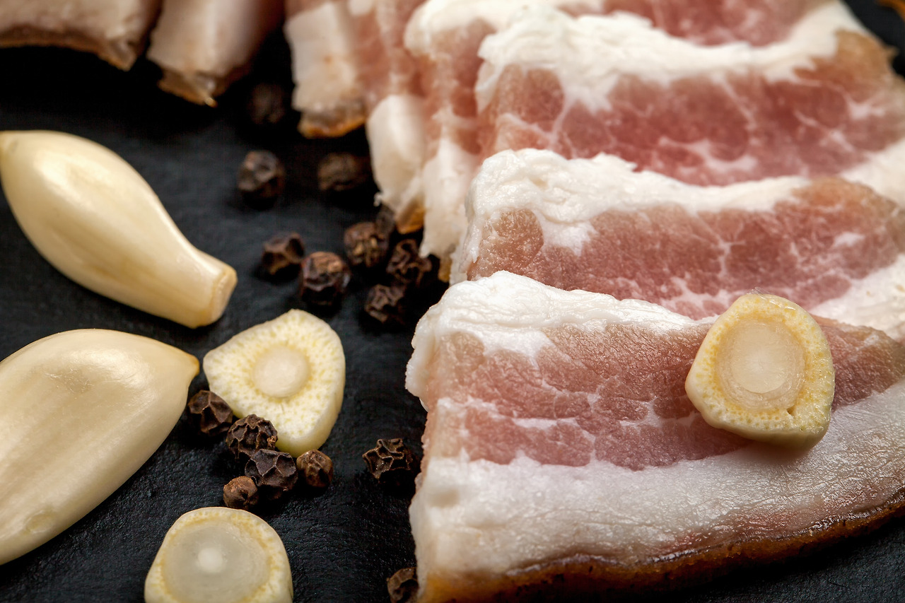 fresh-bacon-with-garlic-and-peppercorns-ukrainian-2023-11-27-05-15-29-utc.jpg