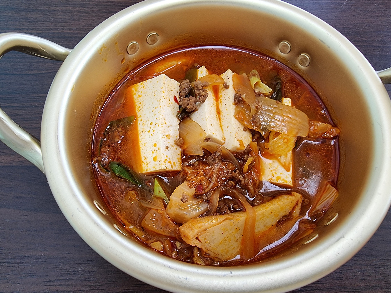 kimchi-jjigae-or-kimchi-stew-2022-12-30-00-43-43-utc.jpg