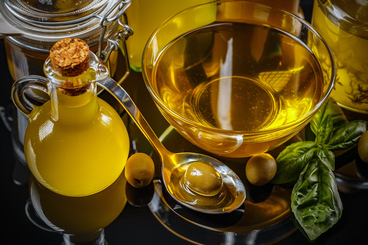 olive-oil-and-green-olives-2023-11-27-05-10-43-utc (1).jpg