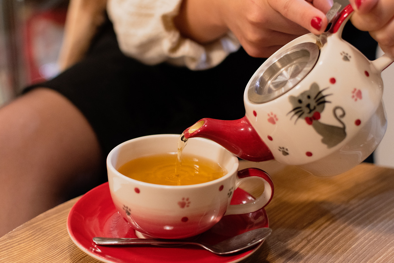 close-up-photo-of-woman-pouring-tea-in-cup-in-cafe-2023-11-27-05-13-01-utc.jpg