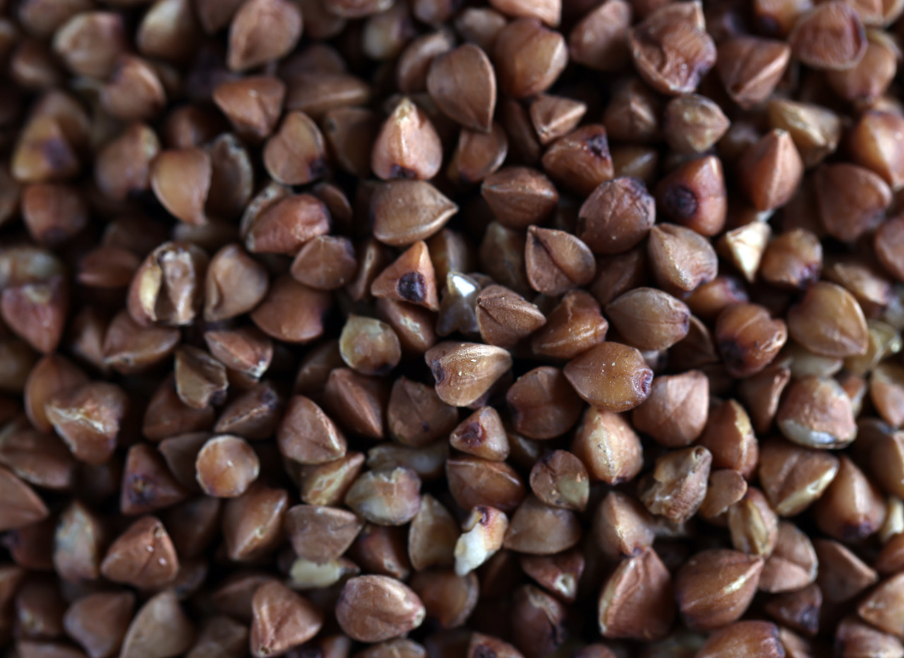 macro-background-cereals-buckwheat-healthy-food-2023-11-27-04-52-52-utc.jpg