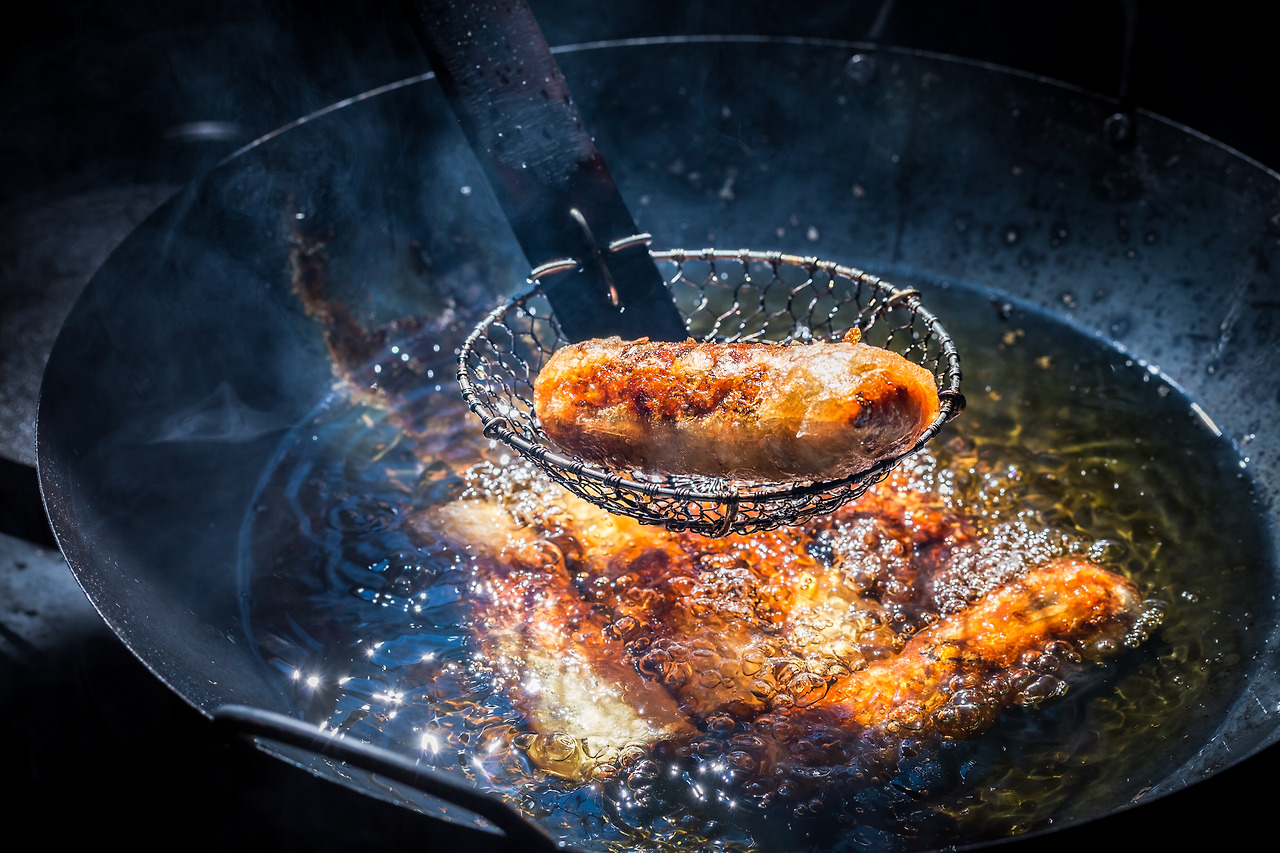 homemade-spring-rolls-frying-in-hot-oil-in-black-p-2023-11-27-04-54-37-utc.jpg