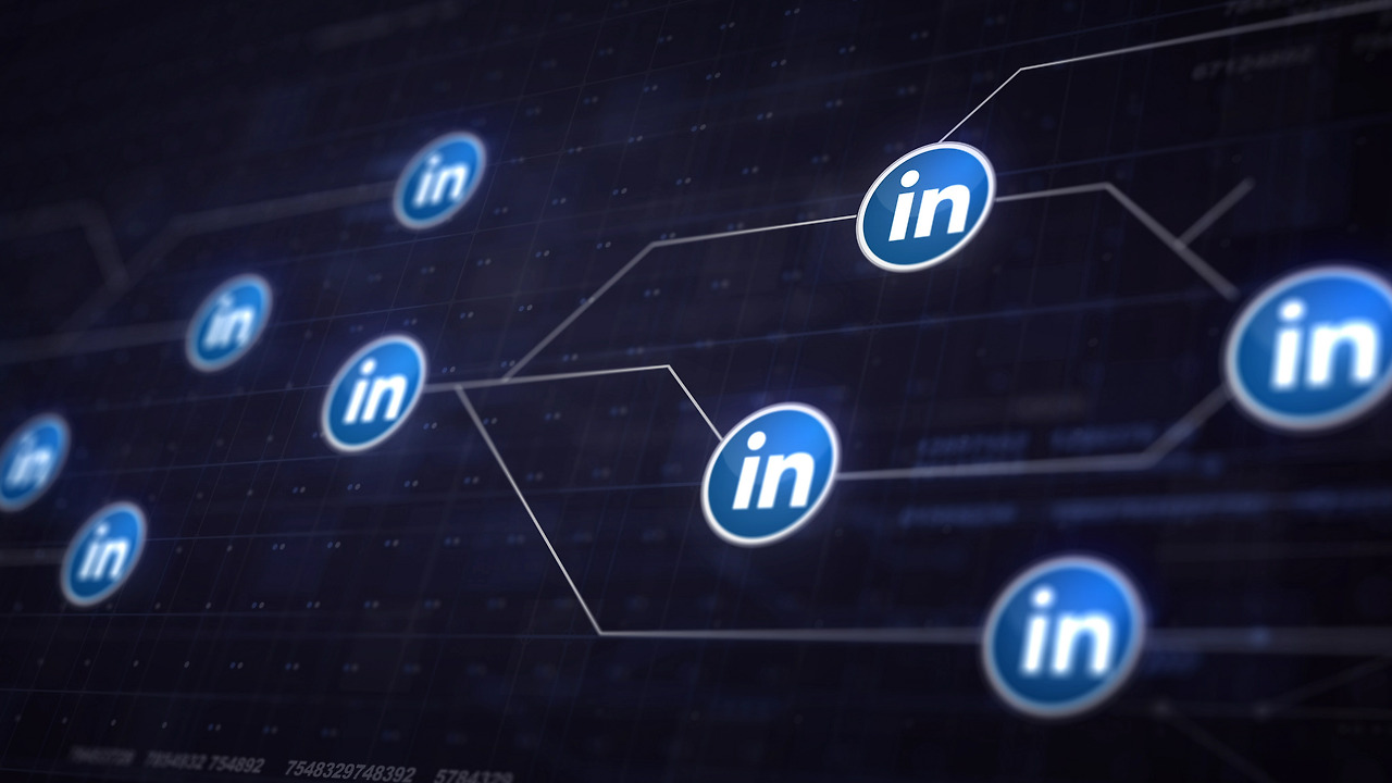 linkedin-icon-line-connection-circuit-board.jpg