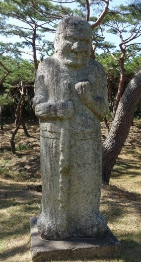 흥덕왕릉 무인상.jpg