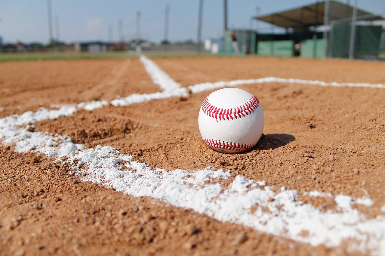 baseball-field-1563858_1280.jpg