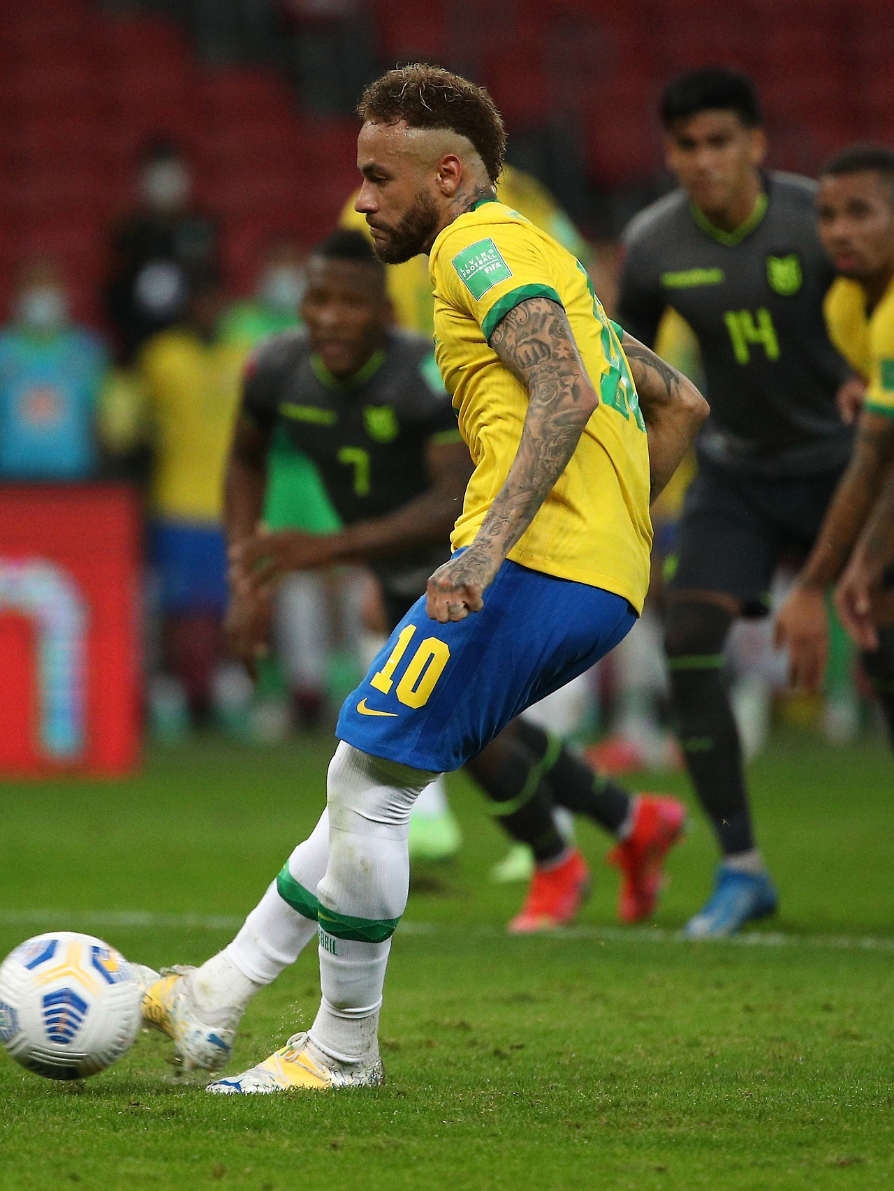 neymar-bate-penalti-na-partida-entre-brasil-e-equador-em-porto-alegre-1622860162427_v2_3x4 uol.jpg