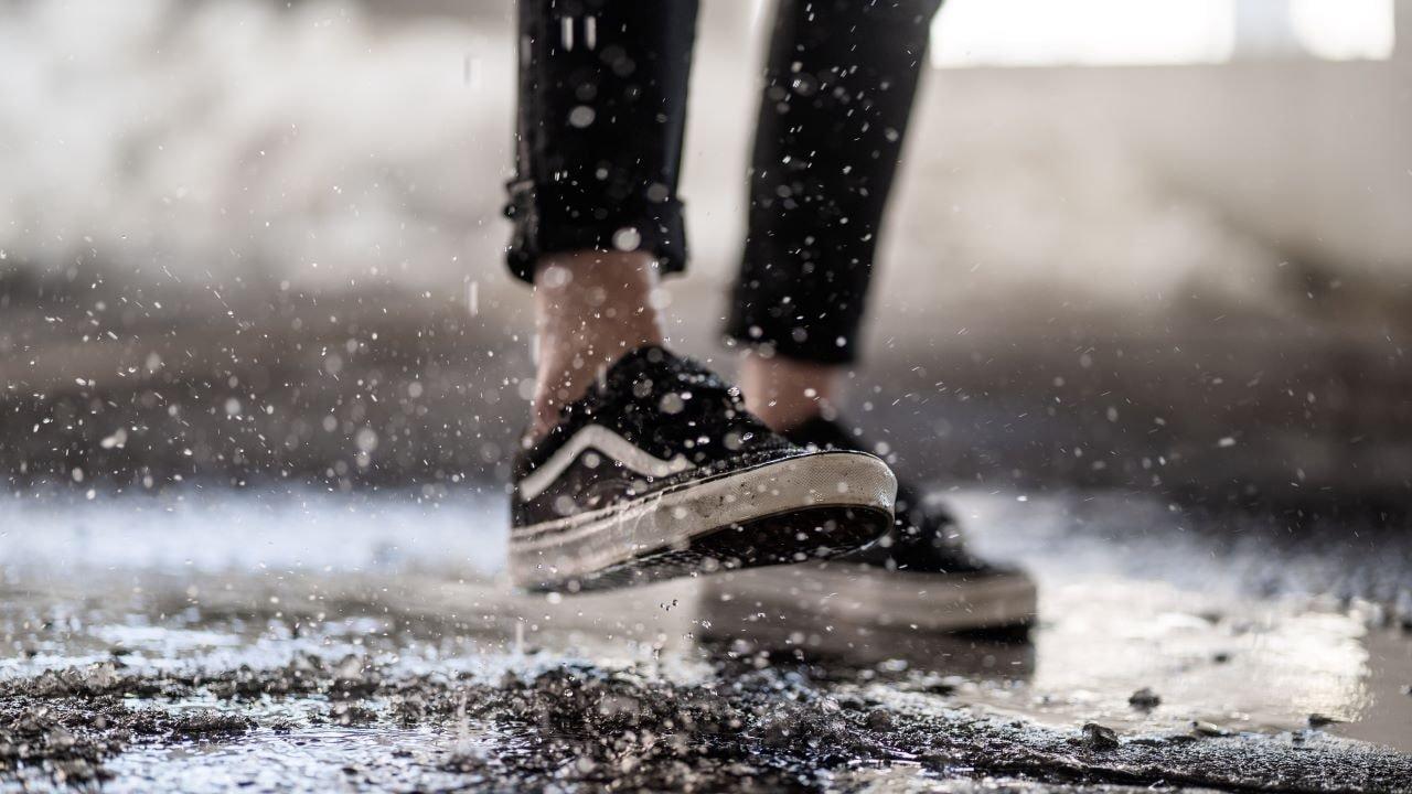 vans-shoes-in-rain-min_1.jpg