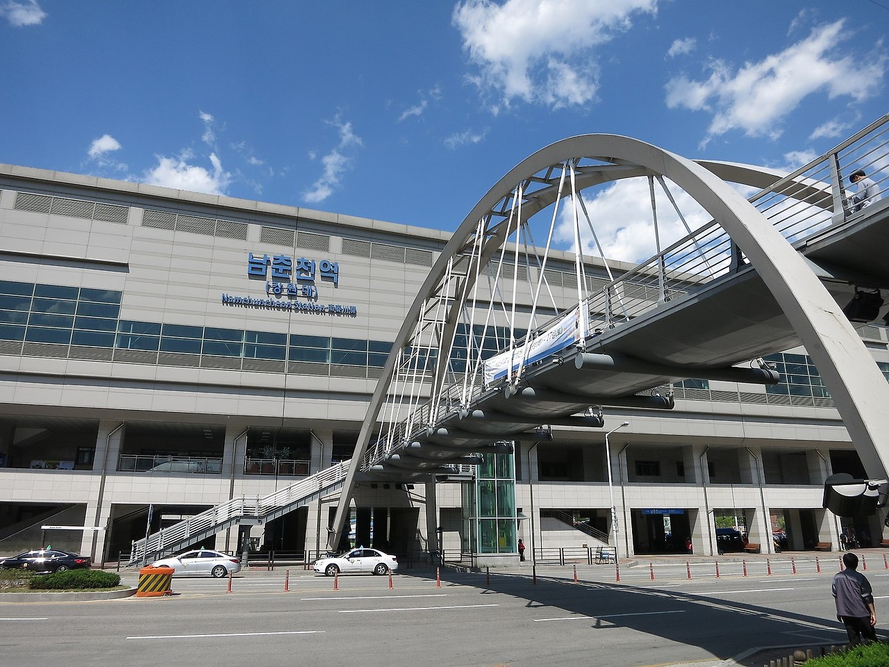 1920px-Namchuncheon_Station.jpg