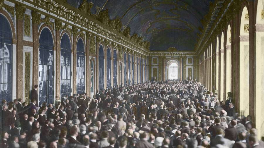signing-treaty-of-versailles.jpg