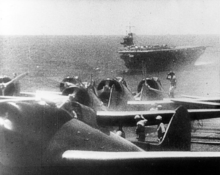 Japanese_planes_preparing-Pearl_Harbor.jpg