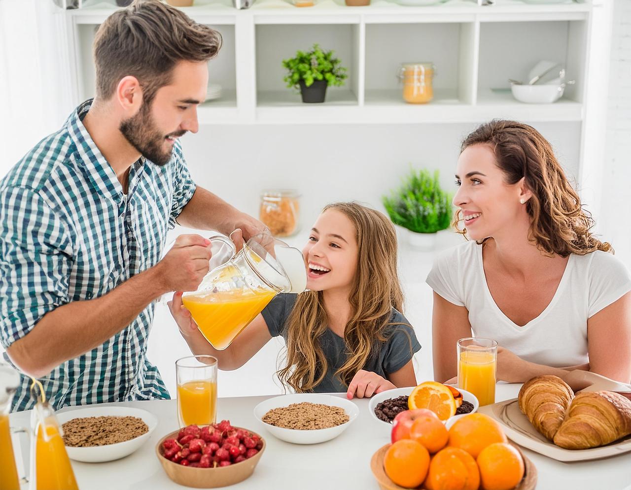 Firefly family eating breakfast on the white kitchen starring foods 28912.jpg