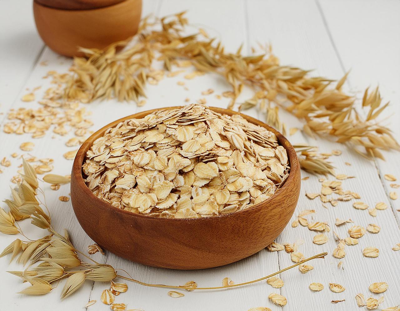 Firefly only oatmeal on the white table without anything 28912.jpg