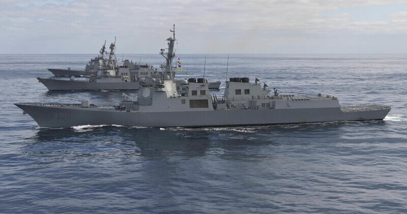 한미일 군함.jpg