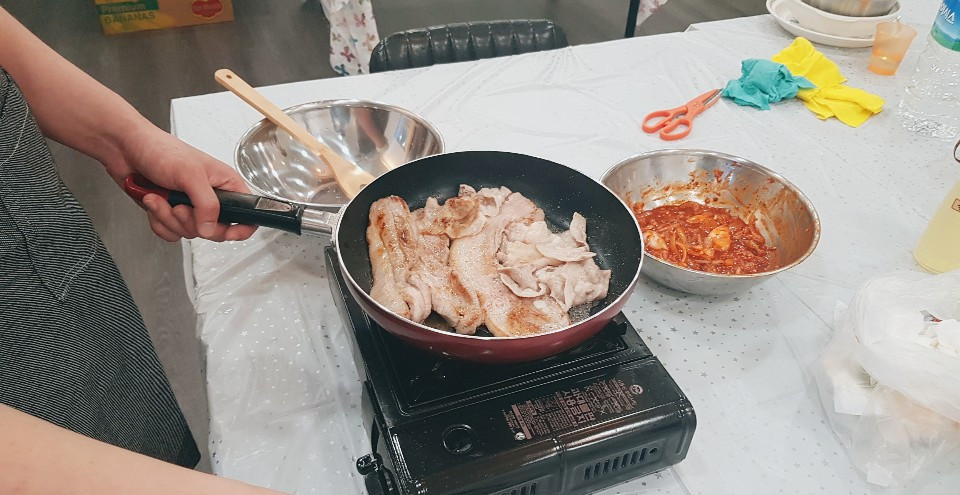 고기 굽는 남자.jpg