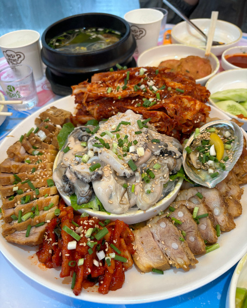 전라도 굴 김치 수육.jpg