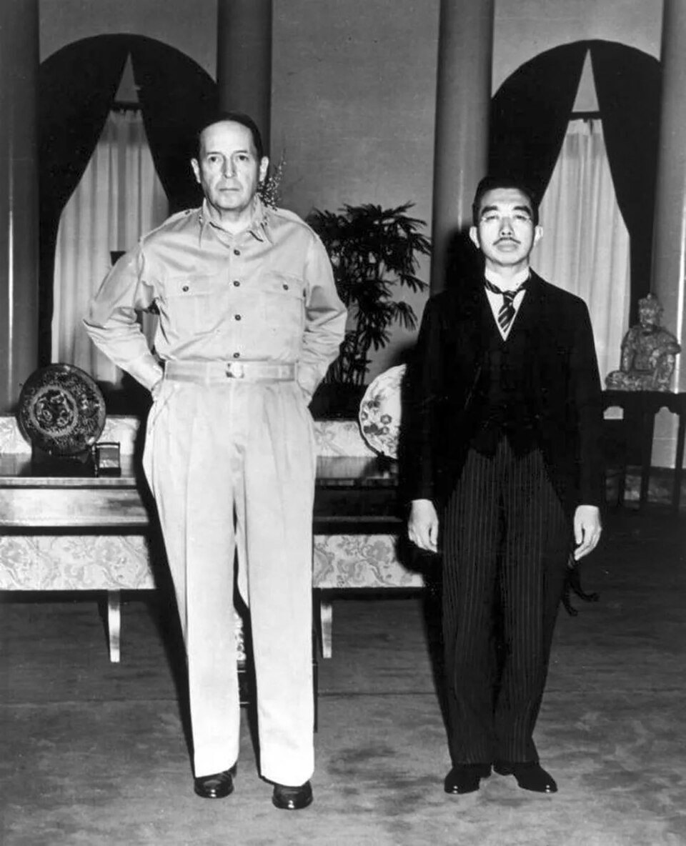 960px-Macarthur_hirohito.jpg