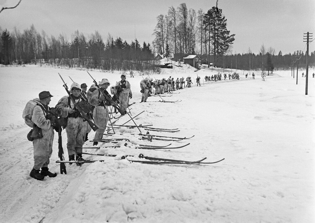 lossy-page1-1016px-Finland's_White_Guard_and_Uusimaa_regiment_on_manoeuvres_1938_(5134B;_JOKAHBL3B_I16-3).tif.jpg