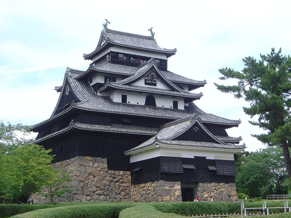 960px-Matsue_castle_keep_DSC02052.jpg