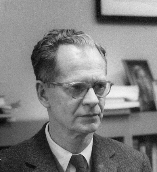 B.F._Skinner_at_Harvard_circa_1950.jpg