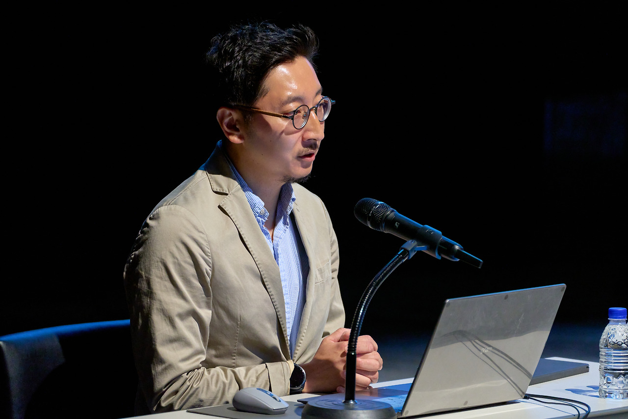 (사진) 두산인문극장 2025_강연_6강_지역 청년이 겪는 수도권 바깥에서 먹고 살기 (1).jpg