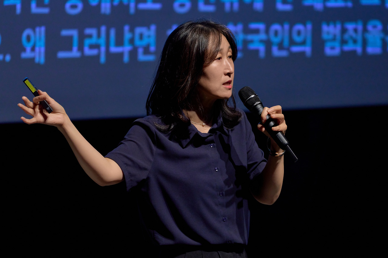 (사진) 두산인문극장 2025_강연_3강_지역과 우리, 나의 영토성 (10).jpg