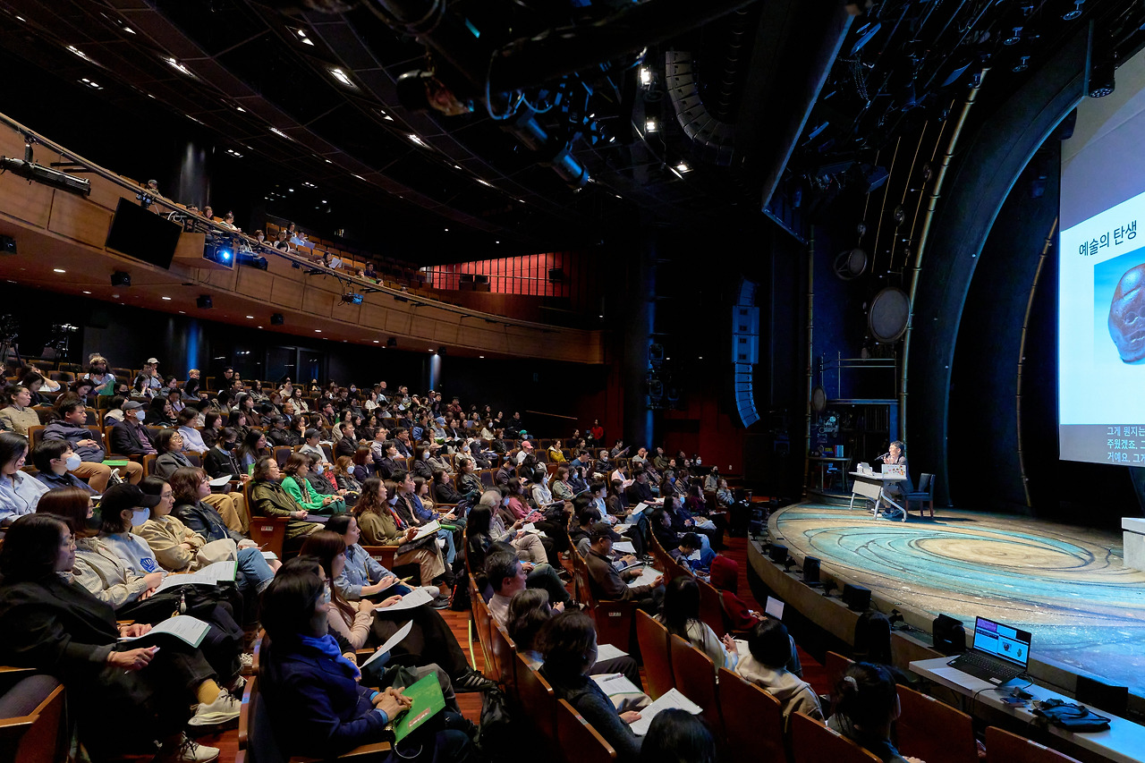 (사진) 두산인문극장 2025_강연_1강_1만 년의 고독 (4).jpg