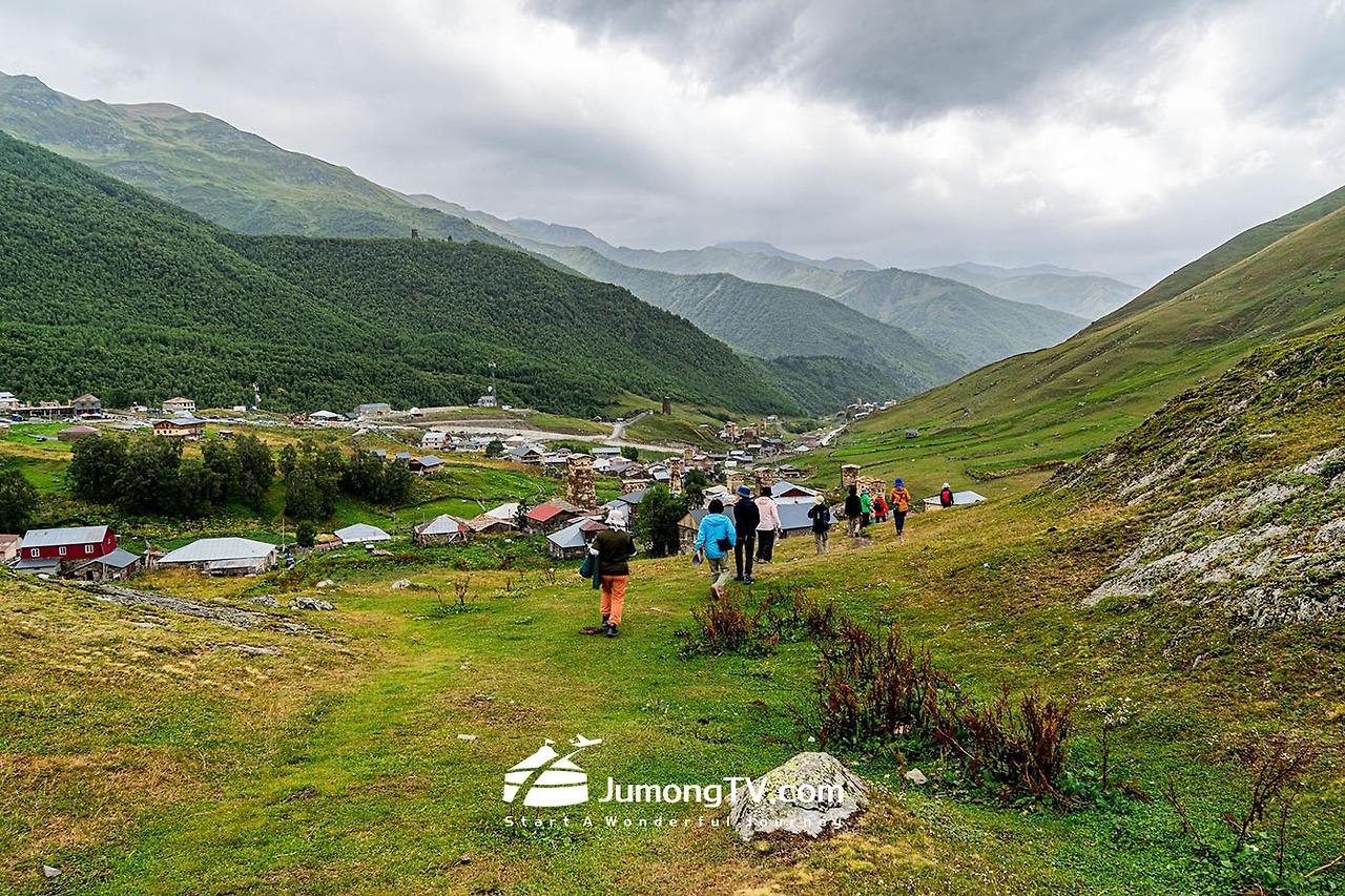 a 쉬카라 산 입구 교회 4.jpg