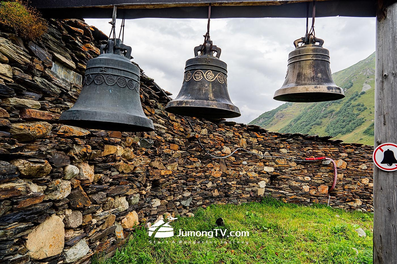 a 쉬카라 산 입구 교회 3.jpg