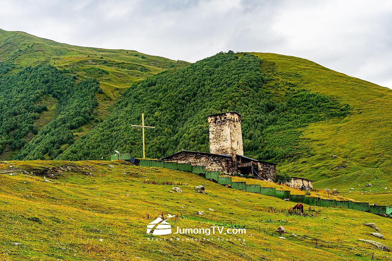 a 쉬카라 산 입구 교회 5.jpg