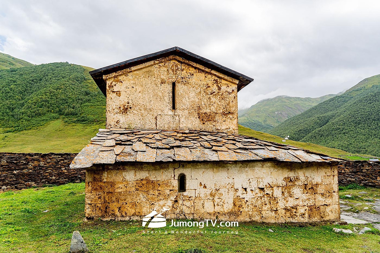 a 쉬카라 산 입구 교회 1.jpg