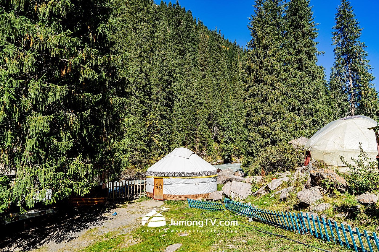 a 이식쿨 호에서 초원 넘어가는 길 강 5.jpg