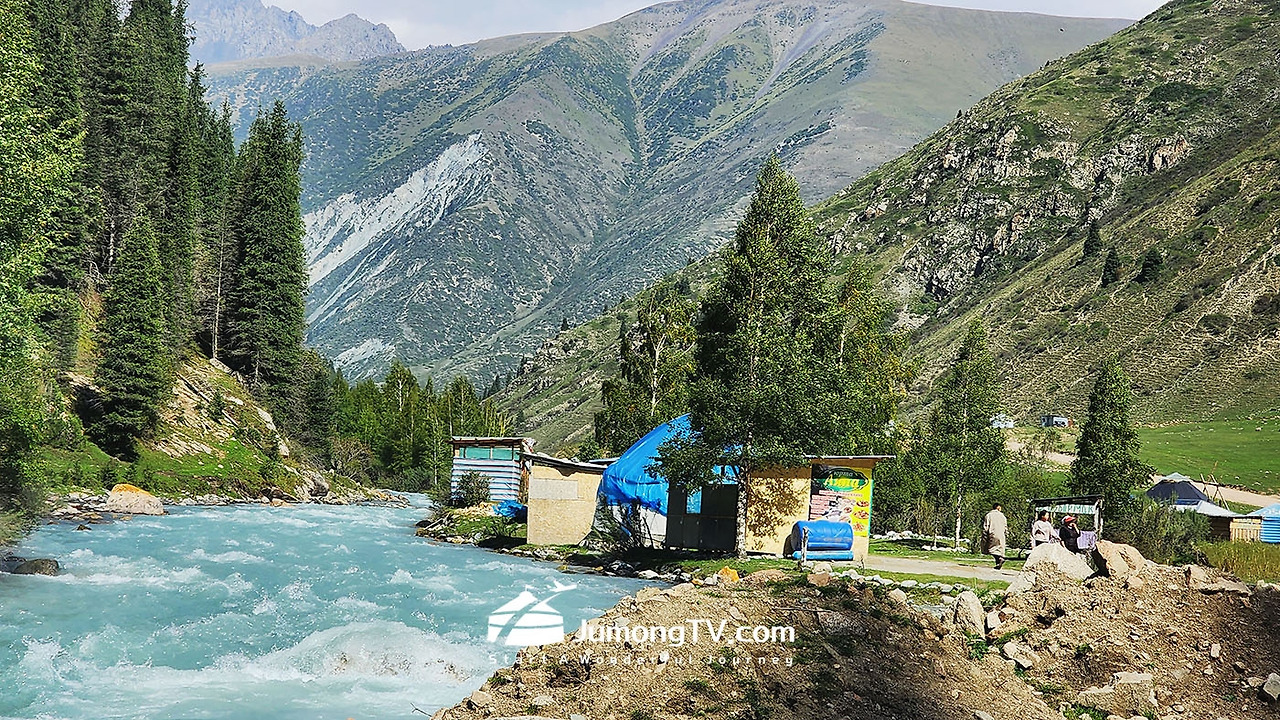 a이식쿨에서 카라콜 넘는 언덕 전 3 폰.jpg